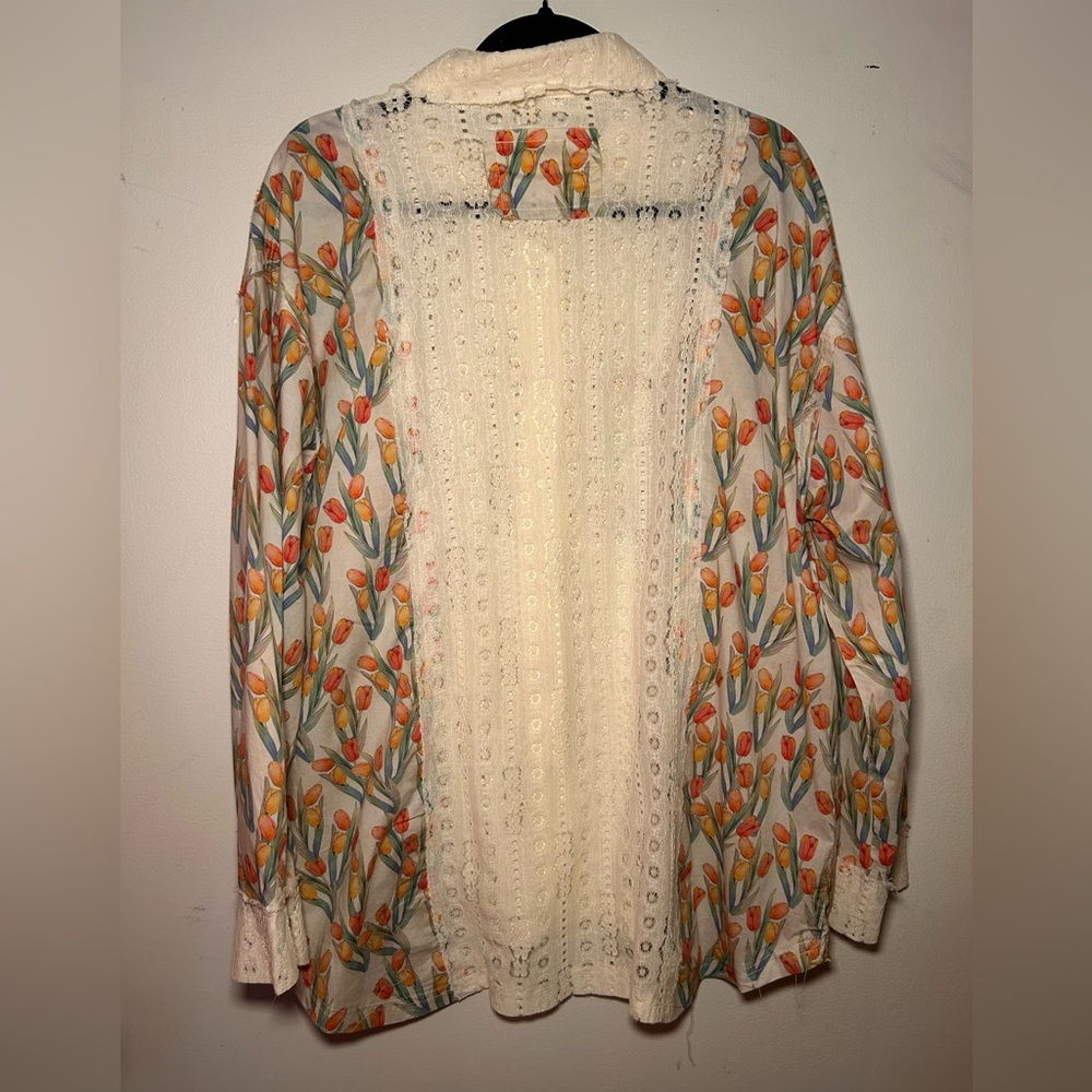 POL Tulip and Cream Lace Button-Up Top - Picture 5 of 11